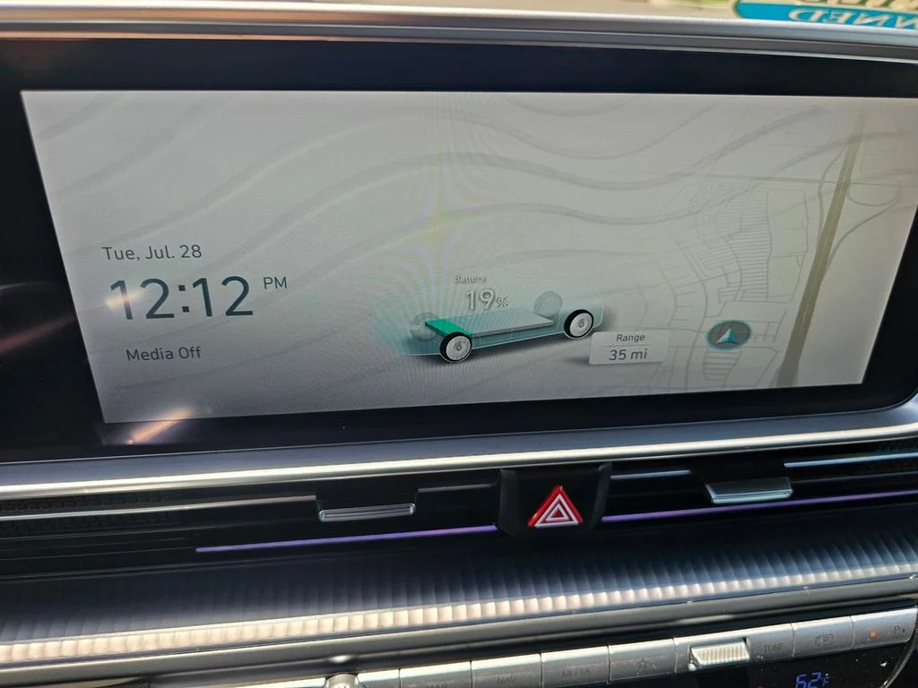 Used 2023 White Hyundai SEL image 30