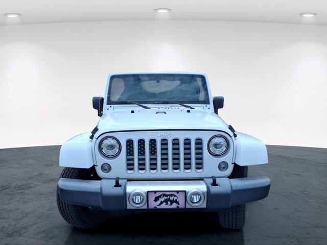 Used 2018 White Jeep Unlimited Sahara image 4