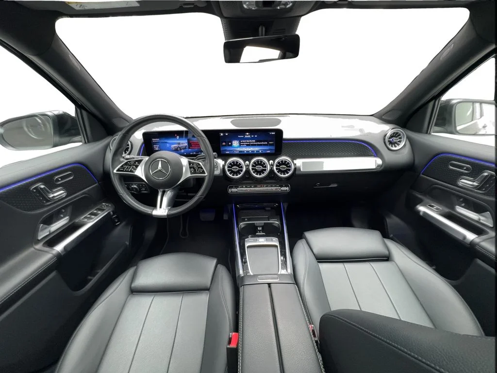 Used 2025 Black Mercedes-Benz GLB 250 image 34