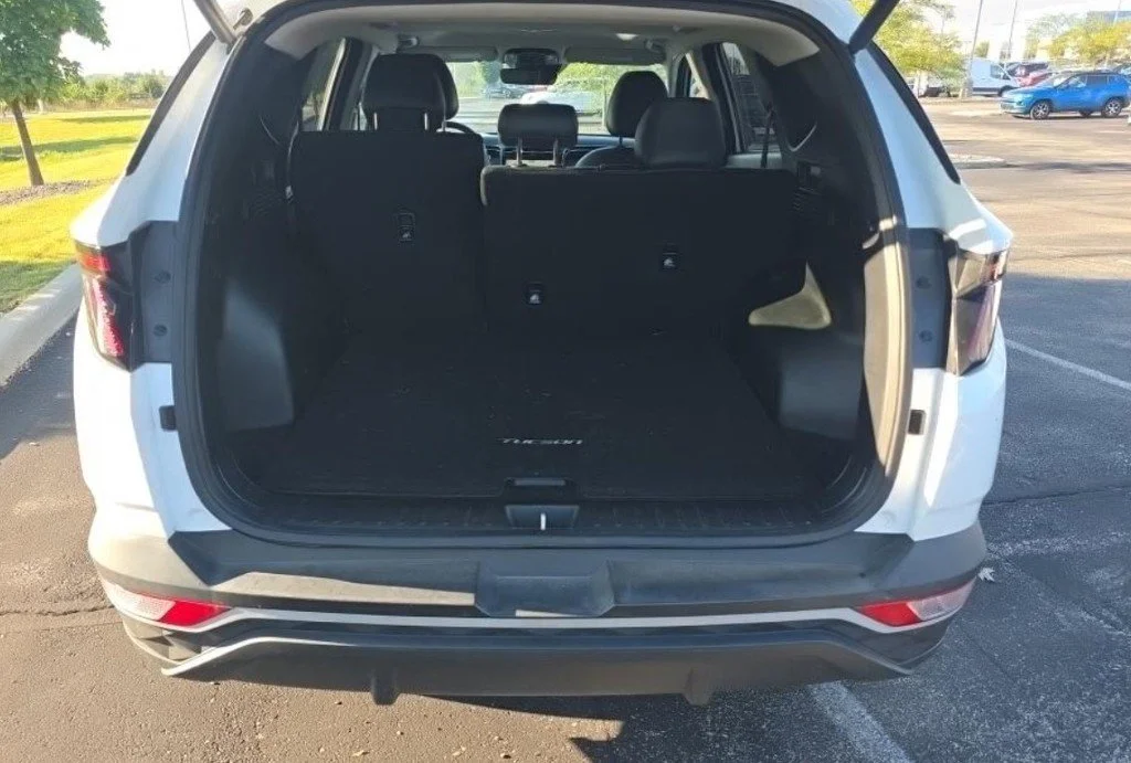 Used 2024 White Hyundai SEL image 9