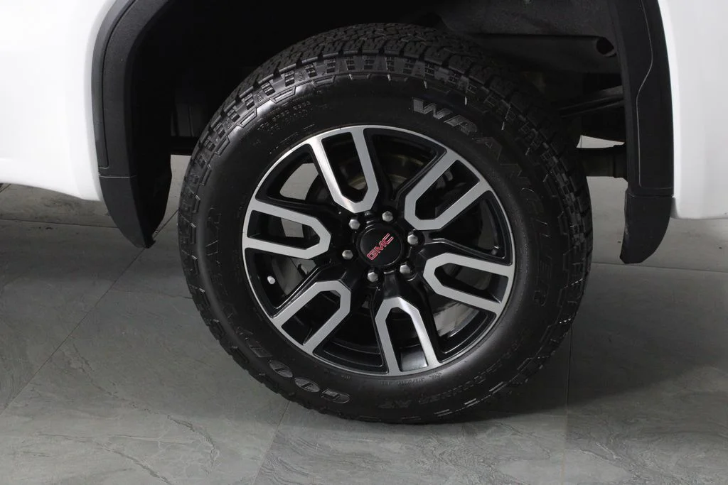 Used 2022 White GMC AT4 image 14