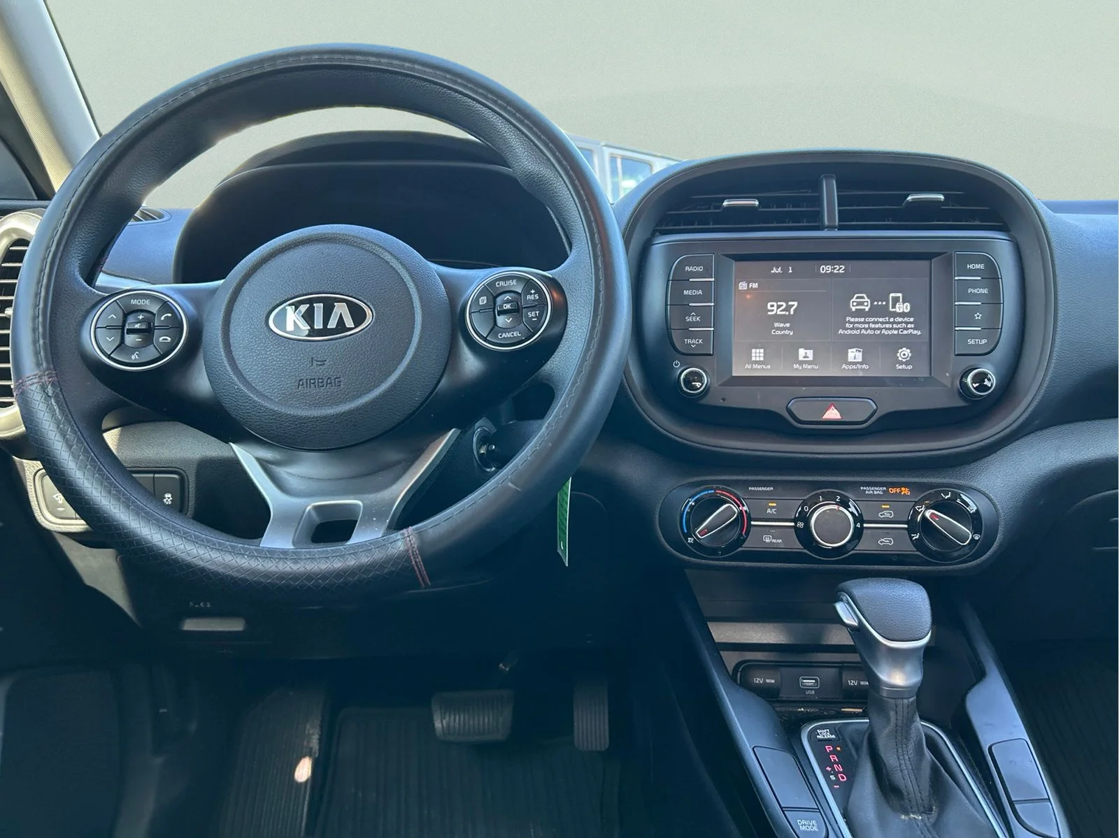 Used 2020 Sparkling Silver Kia LX image 23