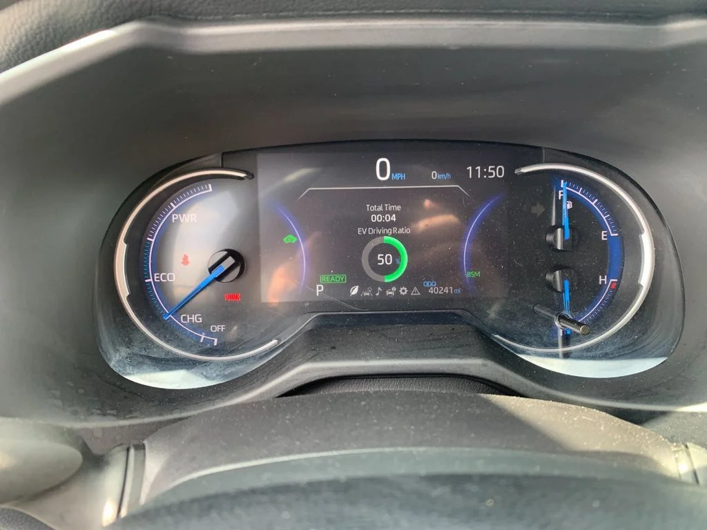 Used 2025 White Toyota XLE image 29