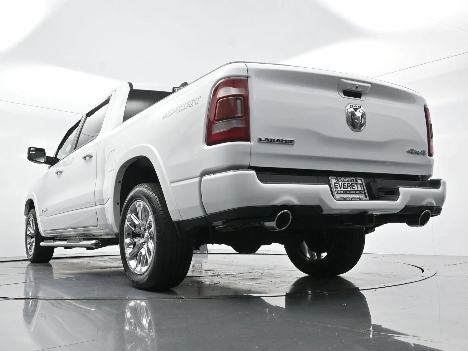 Used 2022 White Ram Laramie image 46