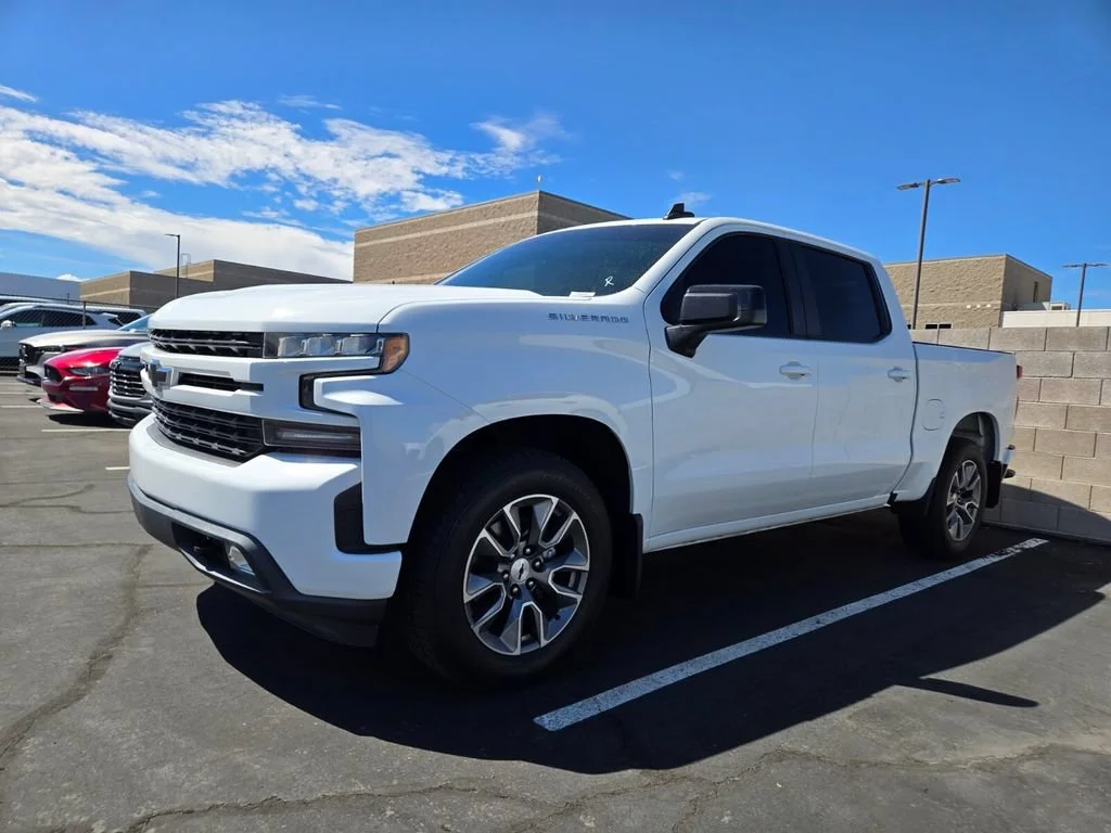 Used 2022 SUMMIT WHITE Chevrolet RST image 2