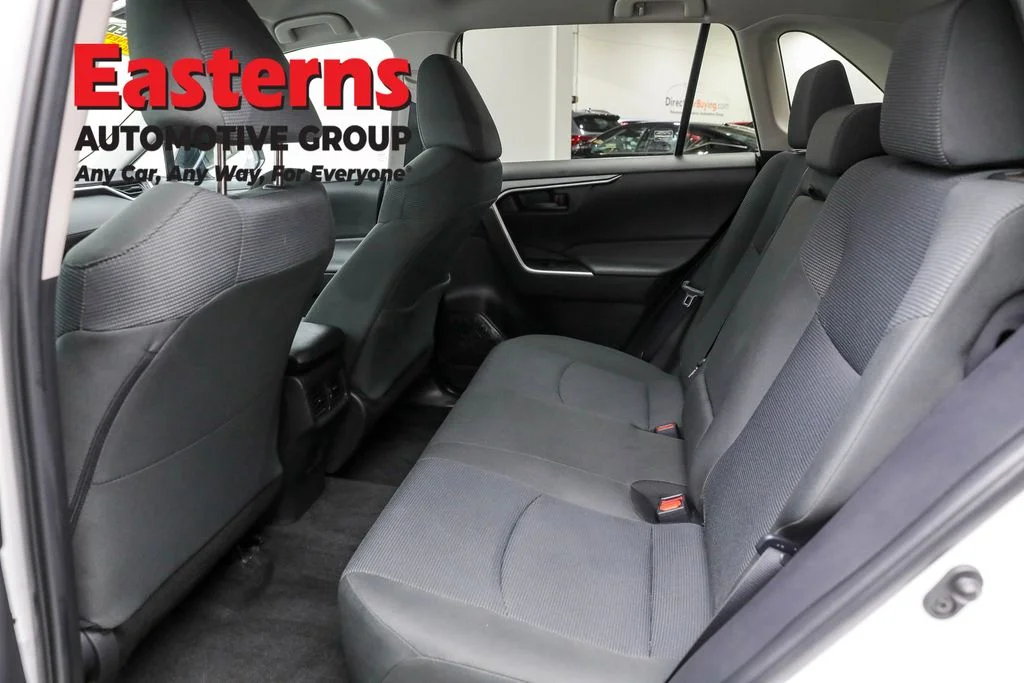 Used 2022 White Toyota LE image 20