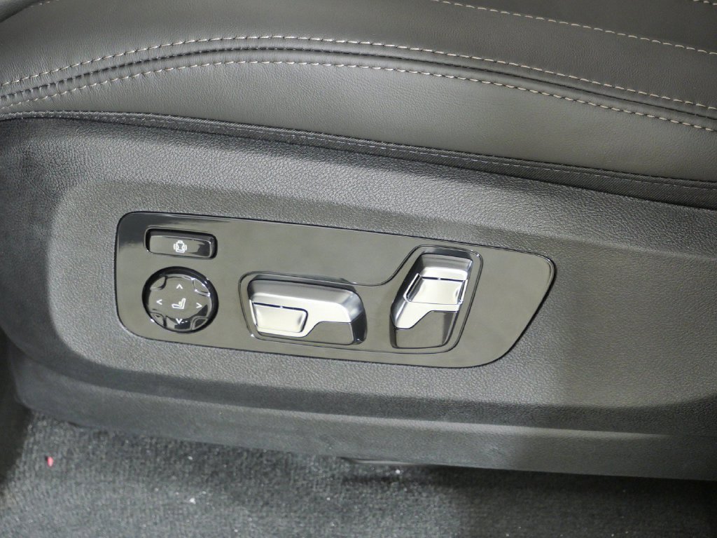 New 2026 Dravit Grey Metallic BMW M60i image 38