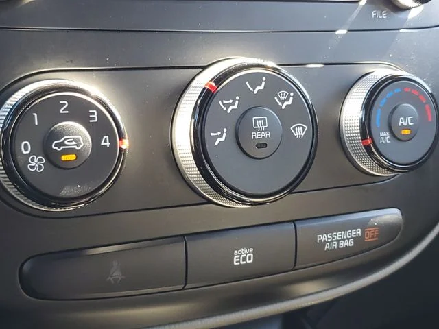 Used 2014 Silver Kia Plus image 28