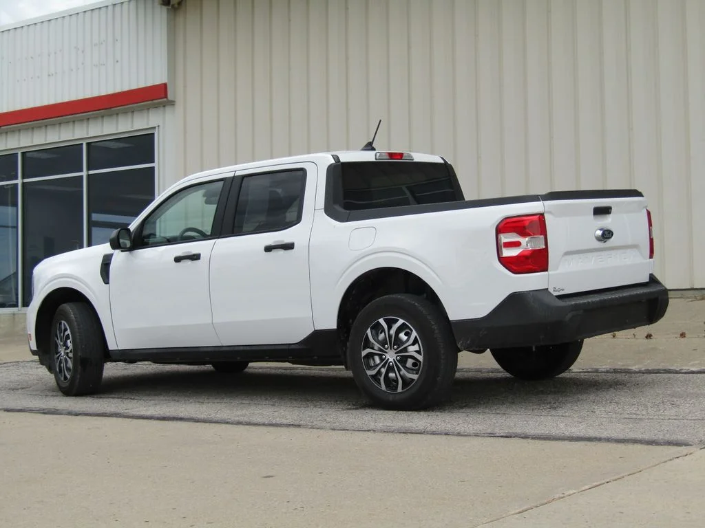Used 2024 White Ford XL image 9