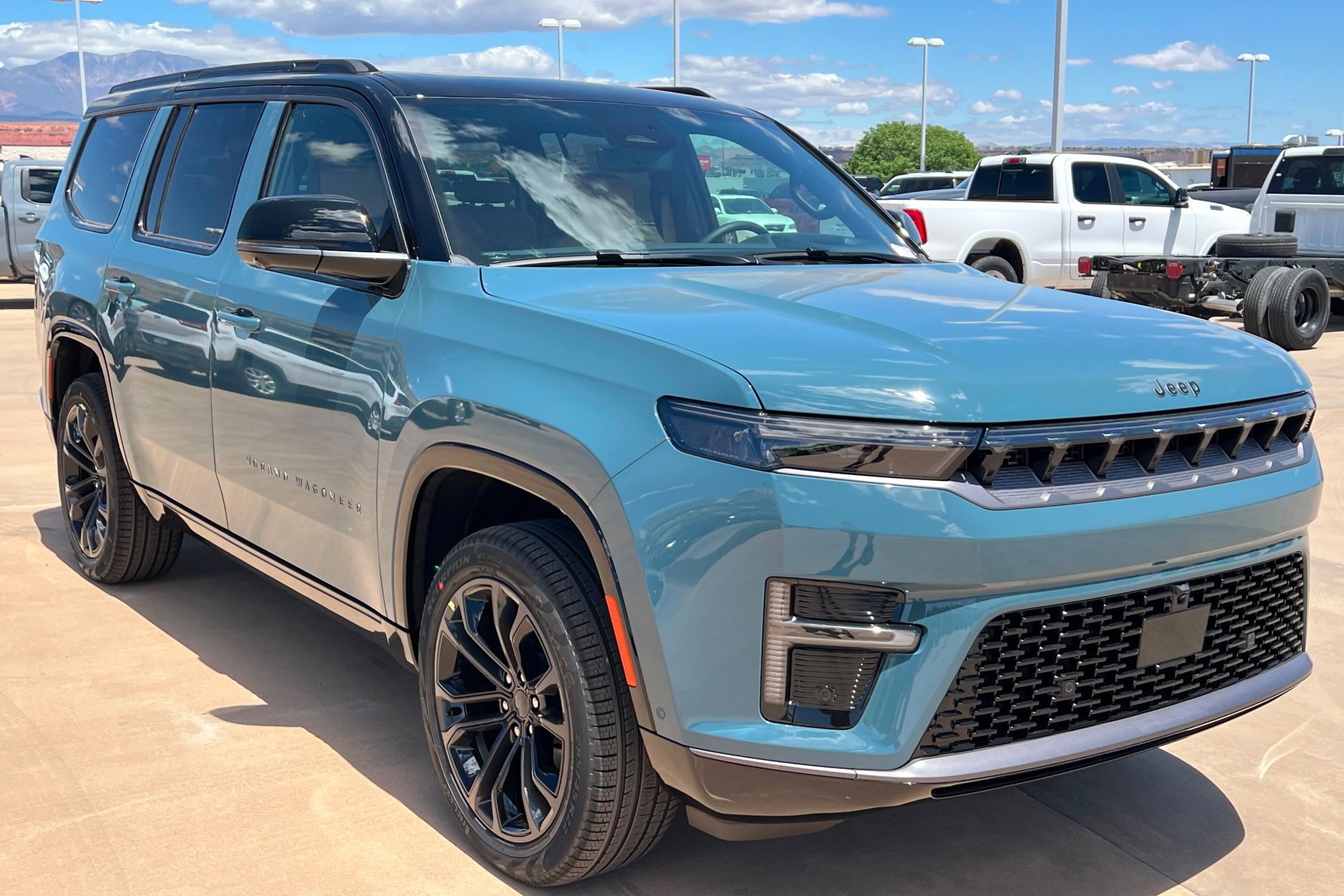 New 2026 Steel Blue Exterior Paint Jeep Summit Reserve image 8