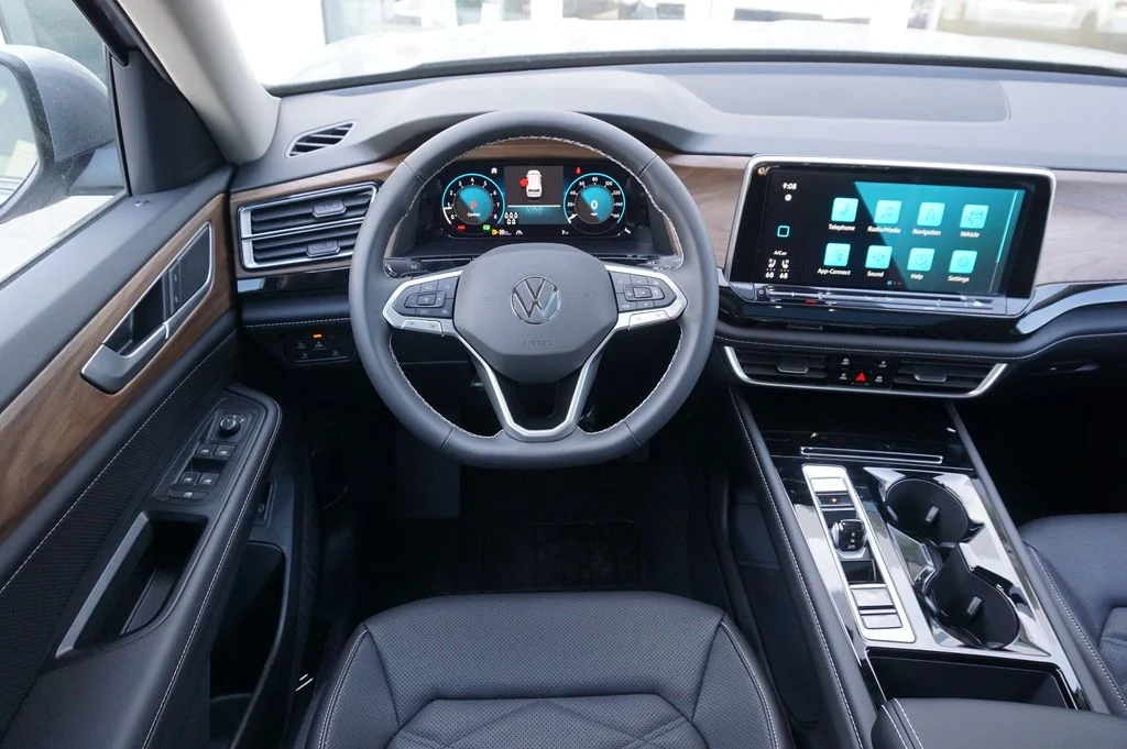 New 2026 Silver Volkswagen 2.0T SE w/Technology image 14