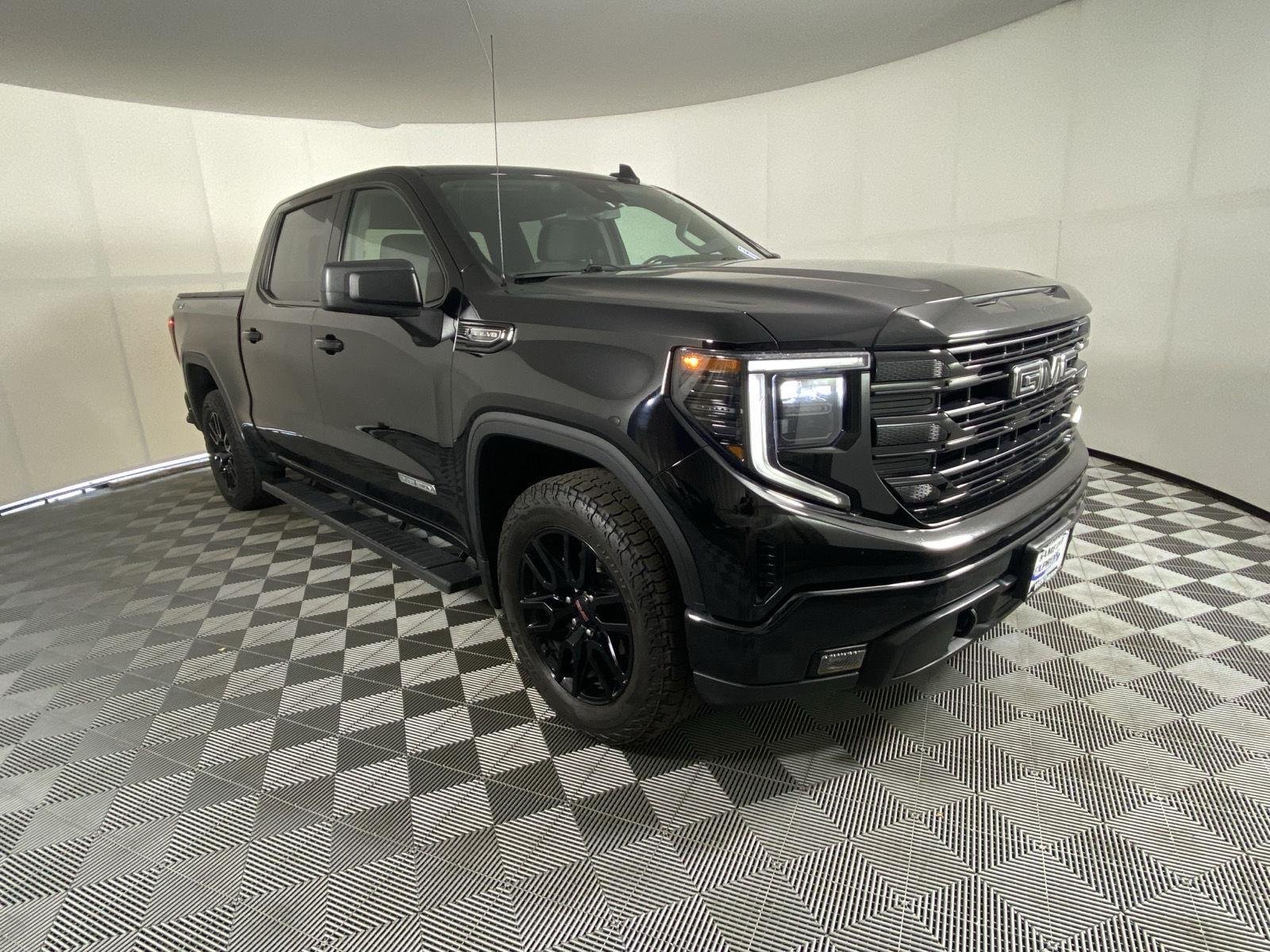 Used 2023 Onyx Black GMC Elevation image 9