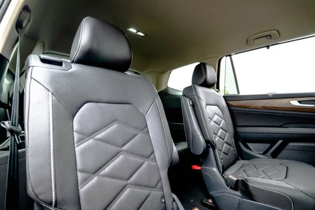 New 2026 Black Volkswagen 2.0T SE w/Technology image 33
