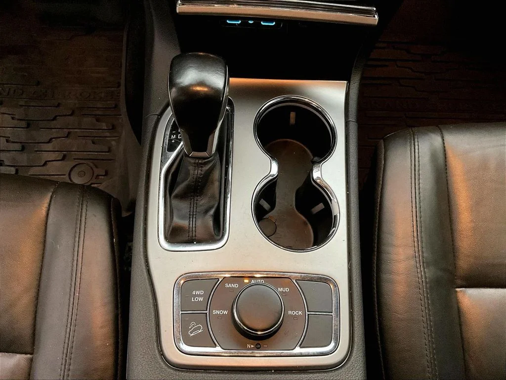 Used 2020 Gray Jeep Limited image 17