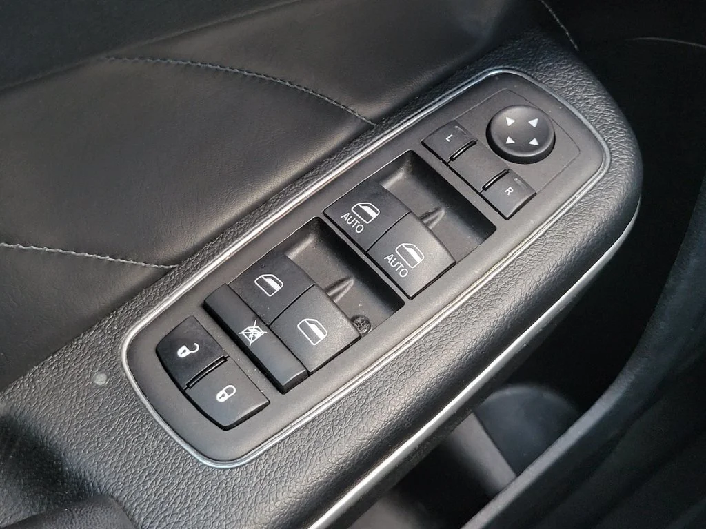 Used 2023 Orange Dodge SXT image 24