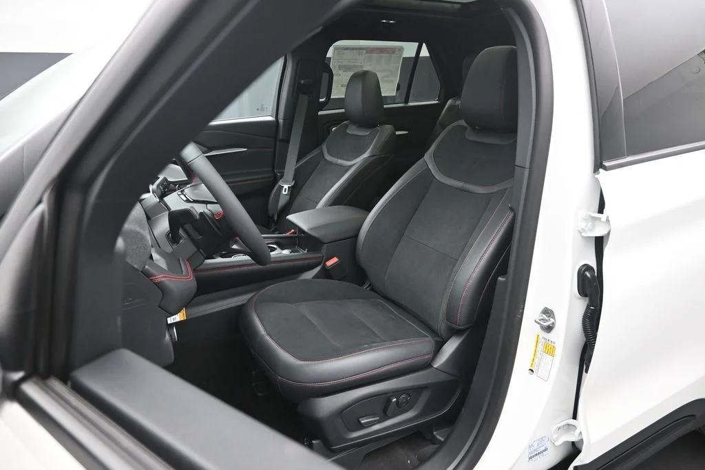 New 2026 Star White Metallic Tri-Coat Ford ST image 8