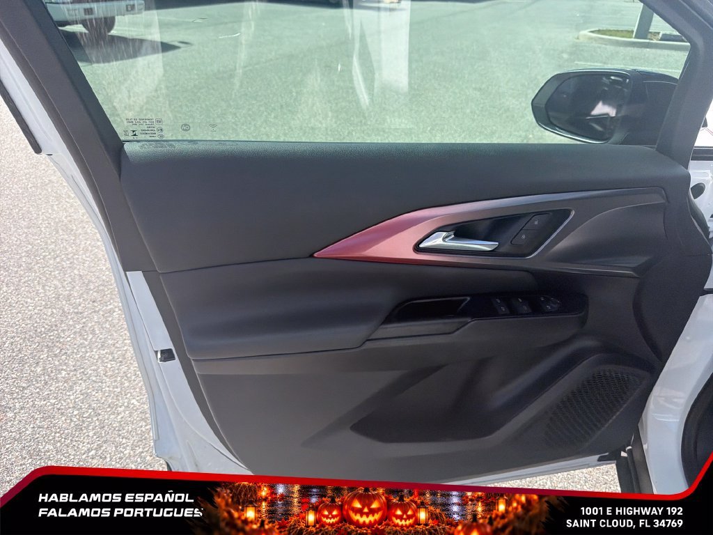 Used 2024 Summit White Chevrolet 2RS image 12