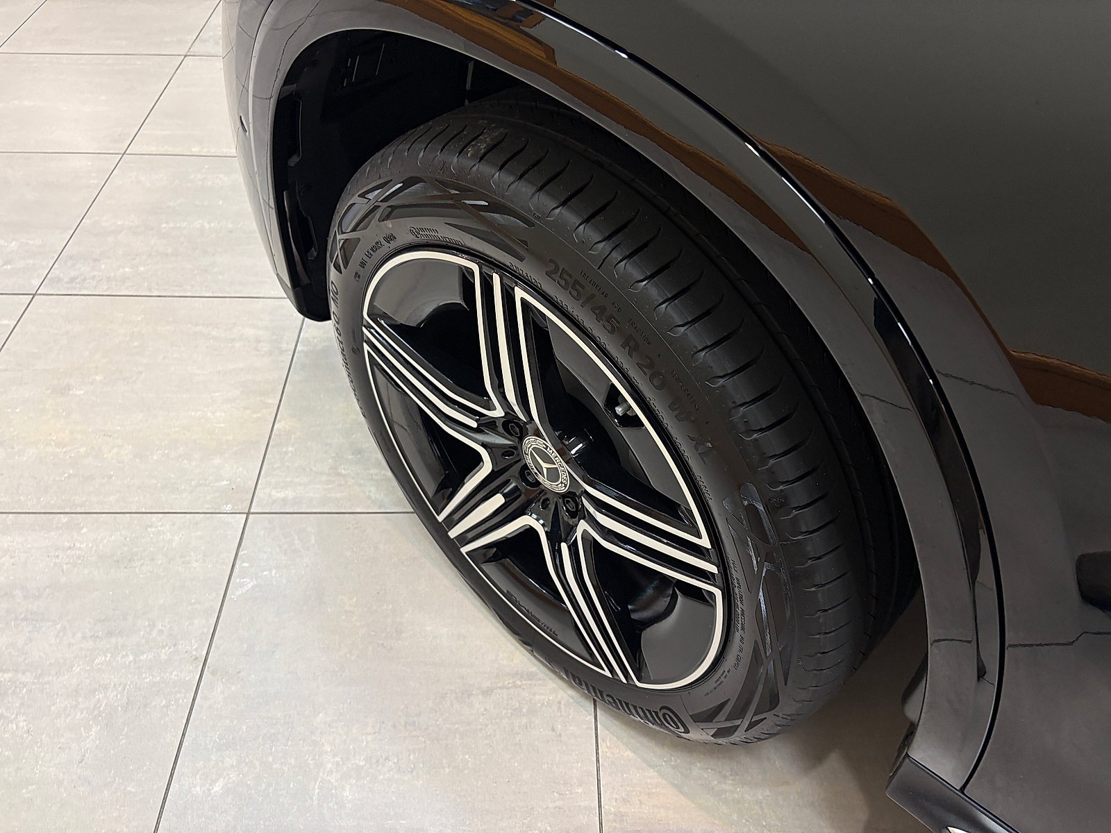 New 2027 Black Mercedes-Benz GLC 300 image 30