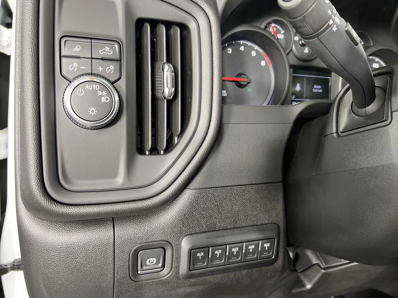 New 2025 Summit White GMC Pro image 21