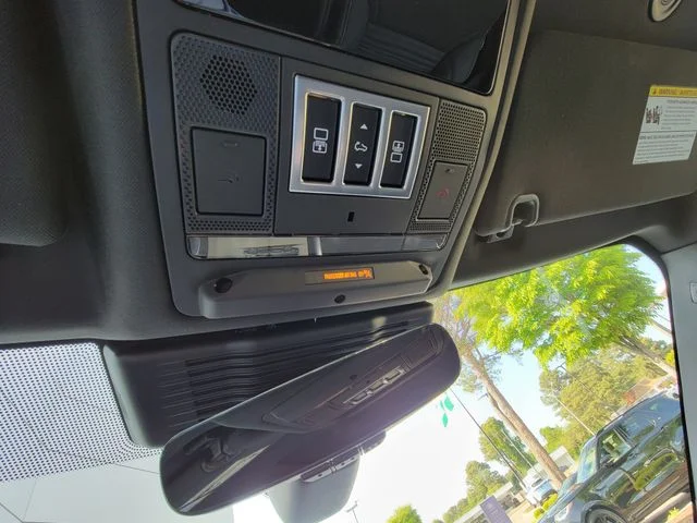 Used 2025 Fuji White Land Rover Dynamic SE image 42