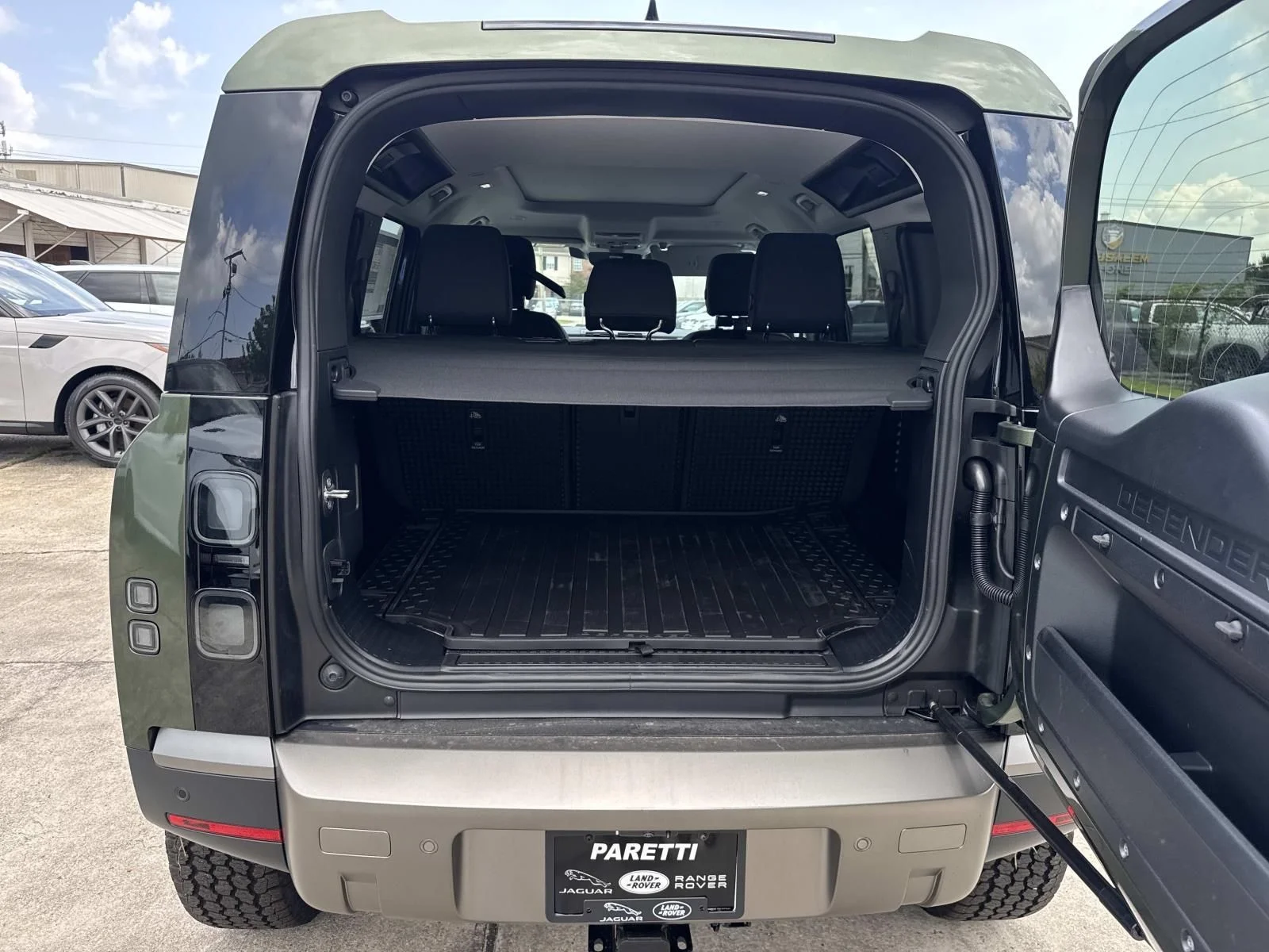 New  Green Land Rover S image 7