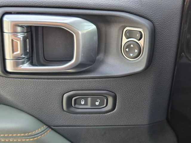 New 2026 Black Clear-Coat Exterior Paint Jeep Mojave image 25