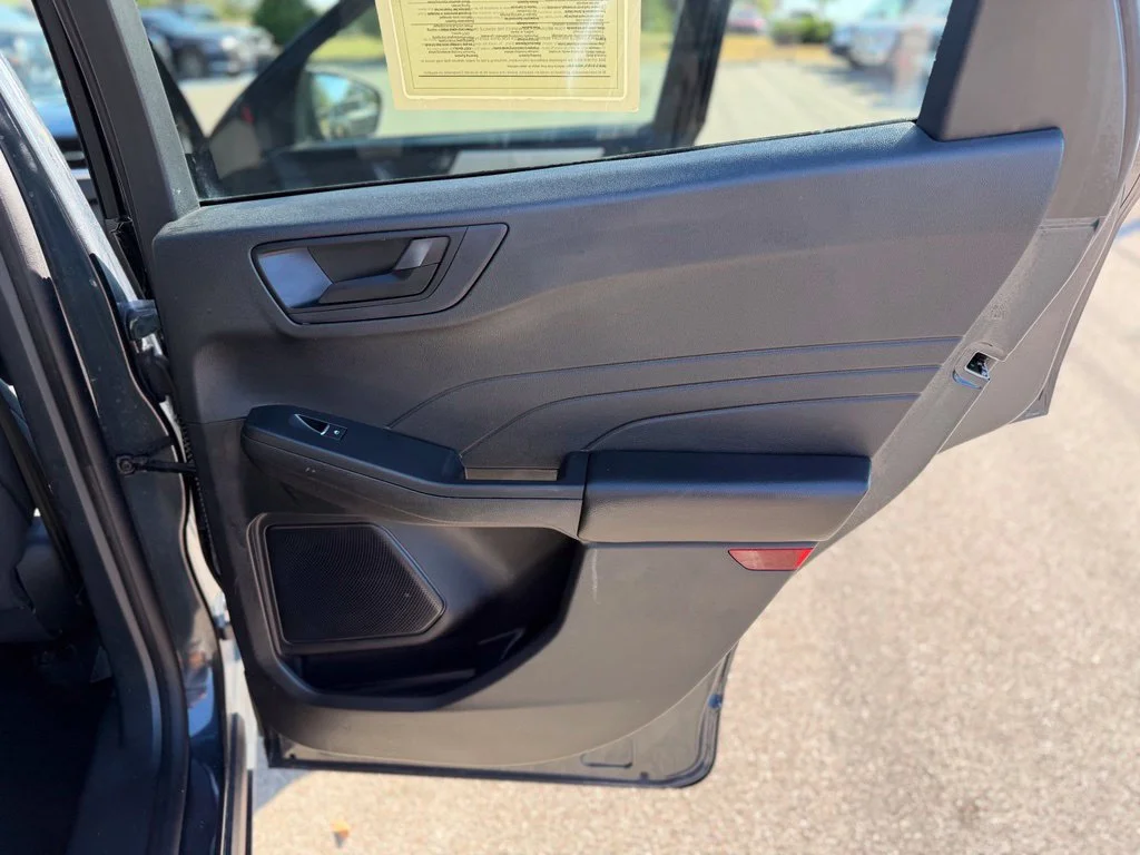 Used 2022 Blue Ford SE image 18