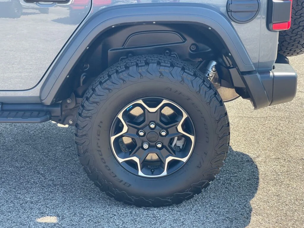 Certified Used 2023 Sting-Gray Clearcoat Jeep Rubicon image 36