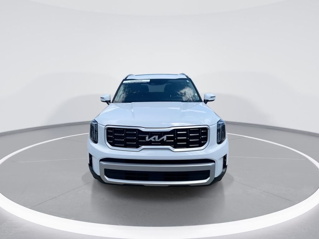 Used 2025 White Kia S image 3