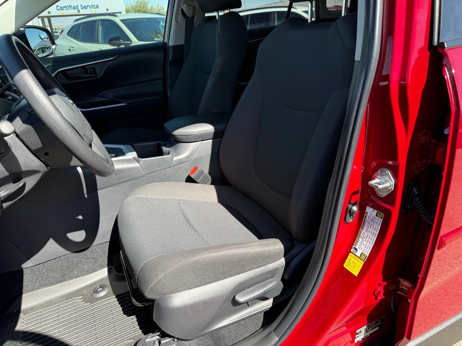2025 Toyota RAV4 LE - Photo 31