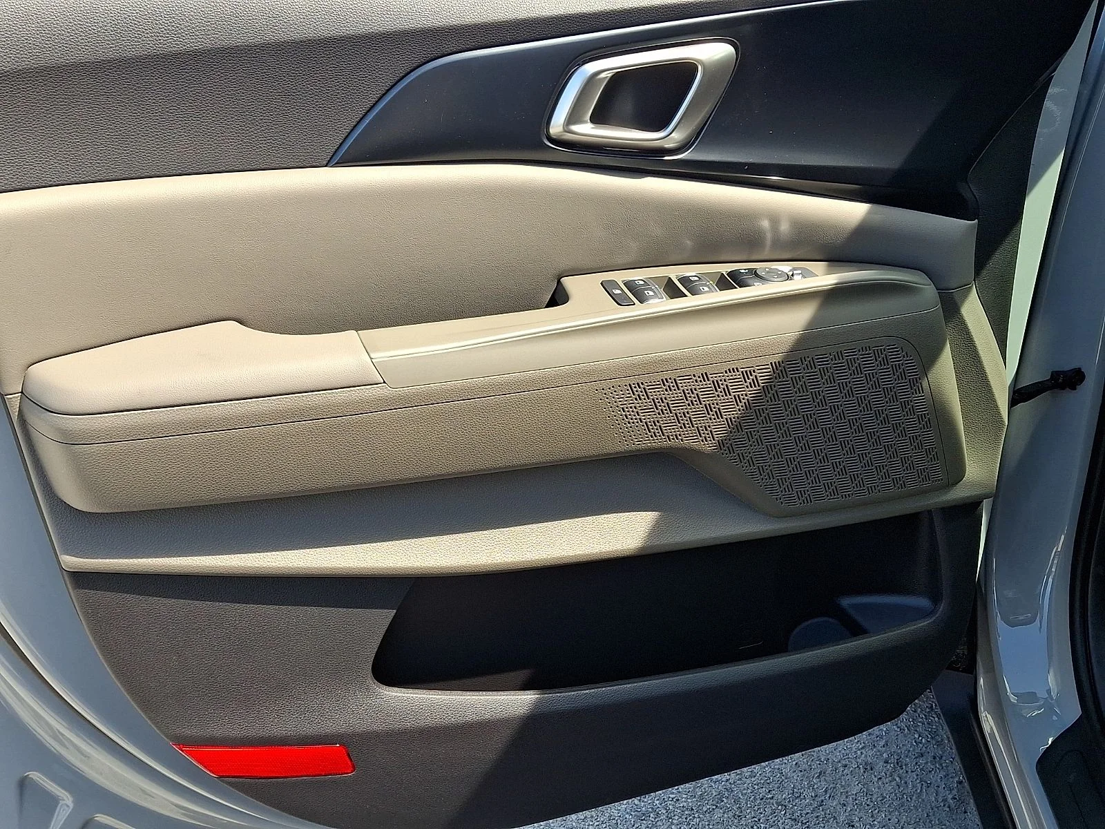 New 2027 White Kia LXS image 10