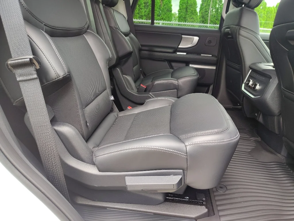 New 2026 Oxford White Ford Platinum® image 16