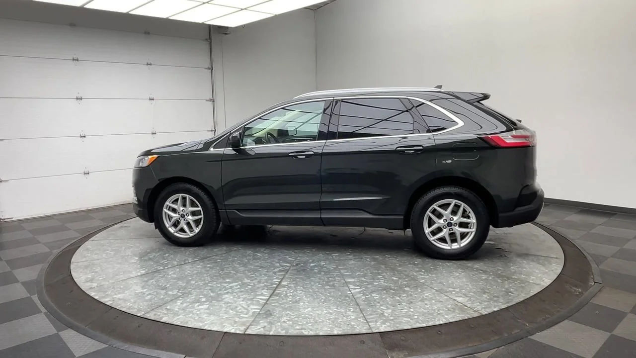 Used 2022 Green Ford SEL image 37
