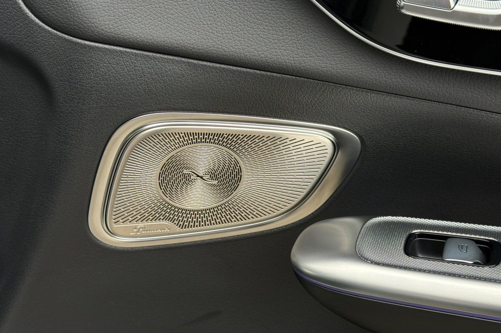 New 2026 MANUFAKTUR Alpine Grey Mercedes-Benz GLC 300 image 6