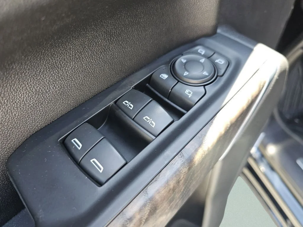 Used 2021 Onyx Black GMC Denali image 34