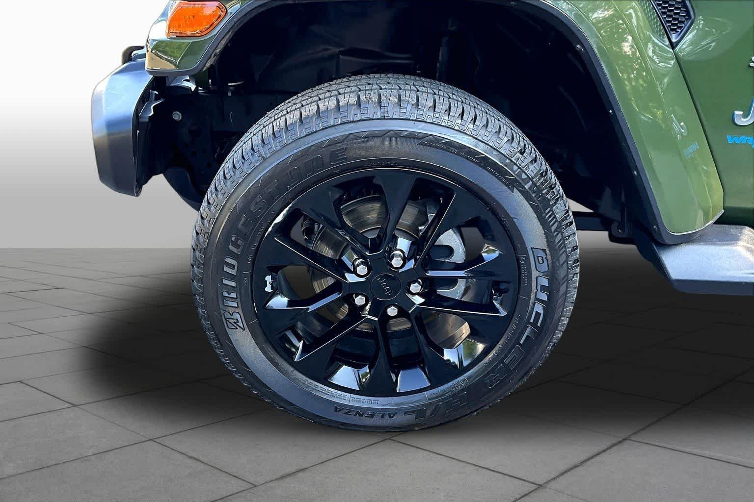 Used 2021 Sarge Green Clearcoat Jeep Unlimited Sahara image 11