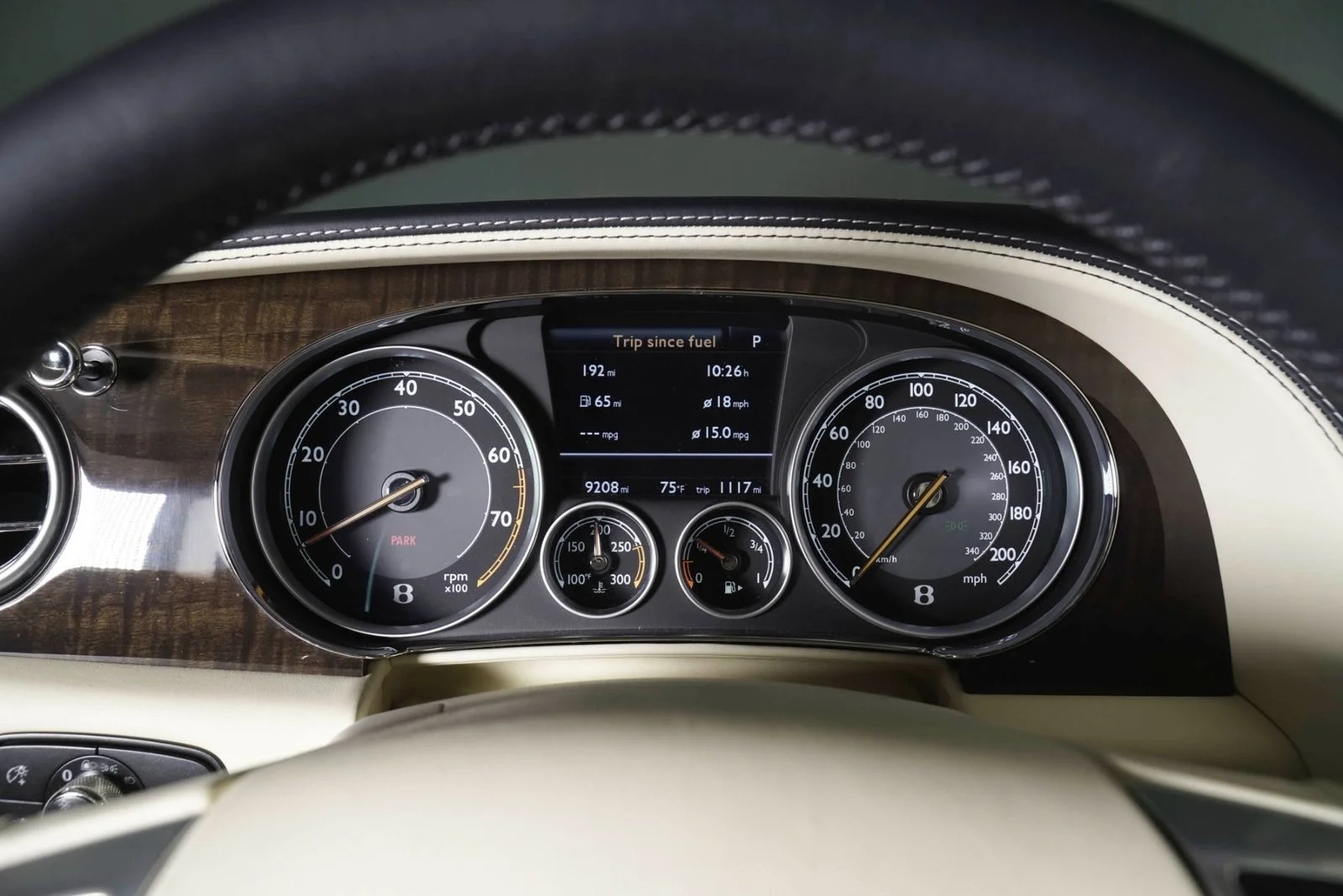 Used 2014  Bentley  image 18
