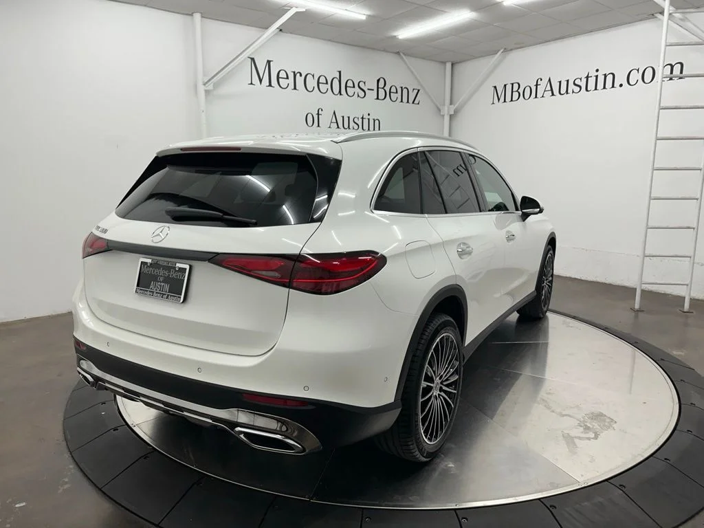 New 2027 White Mercedes-Benz GLC 300 image 7
