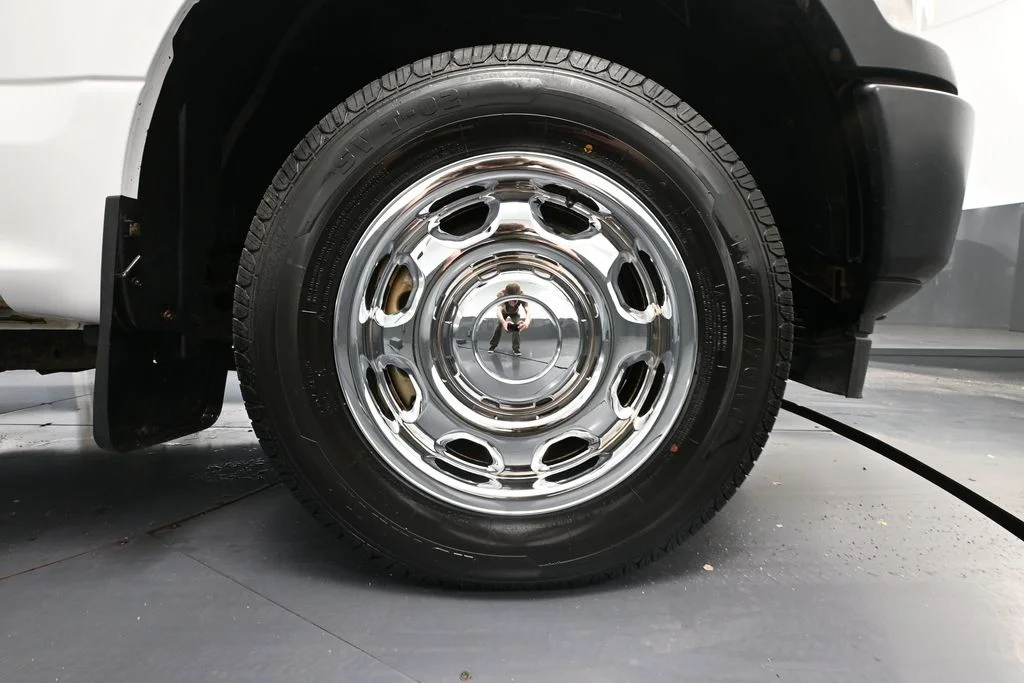 Used 2018 White Ford XL image 17