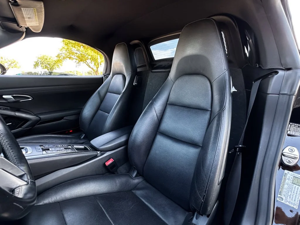 Used 2017  Porsche Base image 21