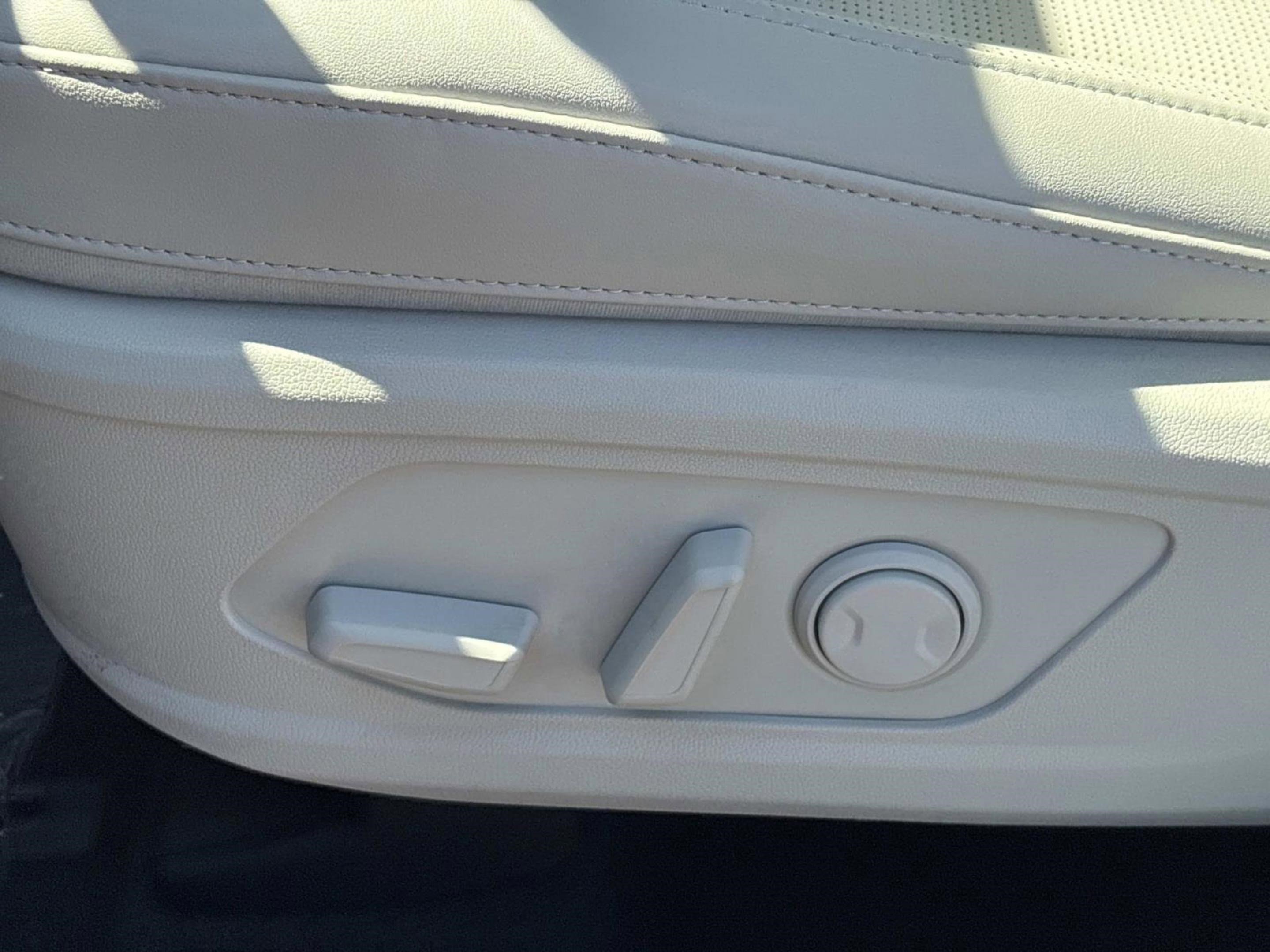 2025 Kia Sorento S - Photo 23