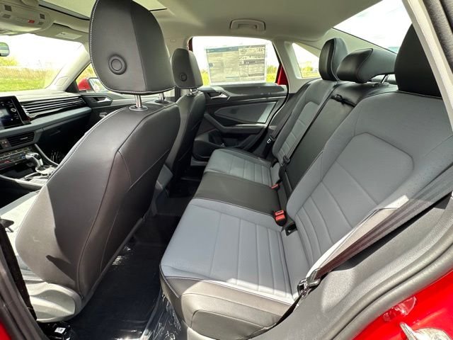 New 2026 Kings Red Metallic Volkswagen 1.5T SE image 28