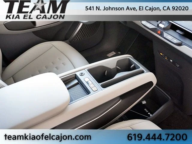 New 2026 Black Kia Wind image 13