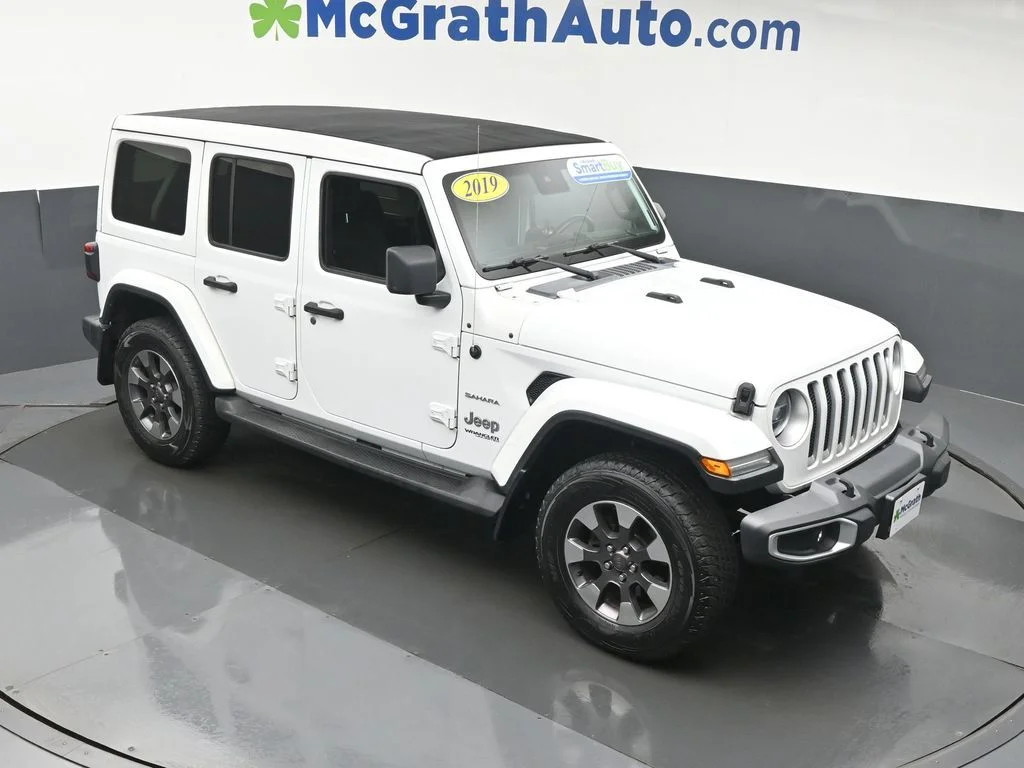 Used 2019 White Jeep Unlimited Sahara image 3