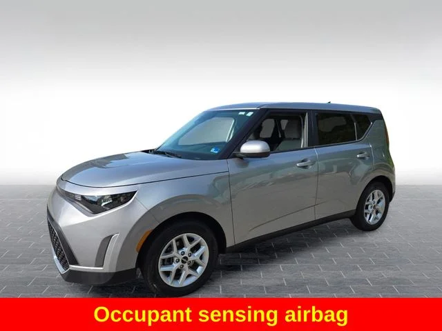 Used 2025 Silver Kia  image 4