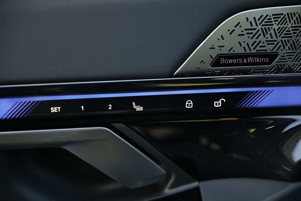 New 2027 Brooklyn Grey Metallic BMW 530i xDrive image 17