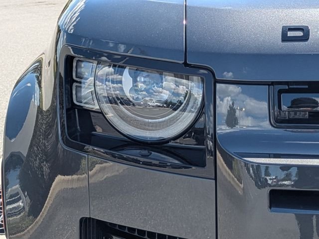 Used 2024  Land Rover V8 image 10