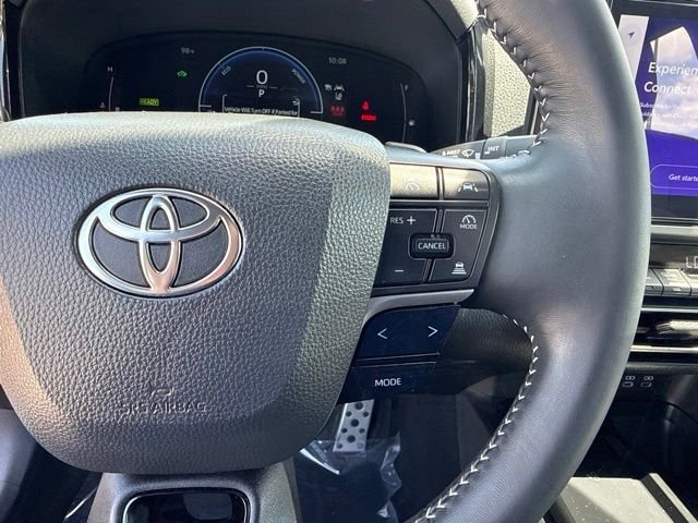 Used 2025  Toyota SE image 28