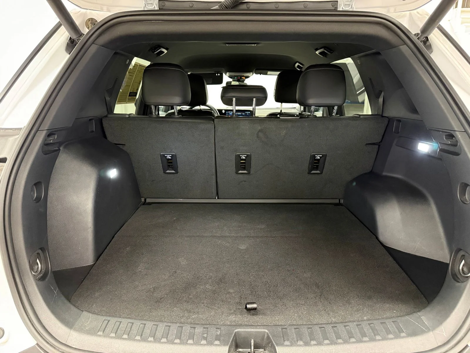 Used 2025 White Chevrolet LT image 11