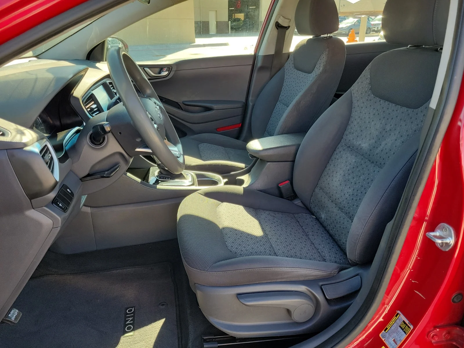 Used 2019 Red Hyundai Blue image 12